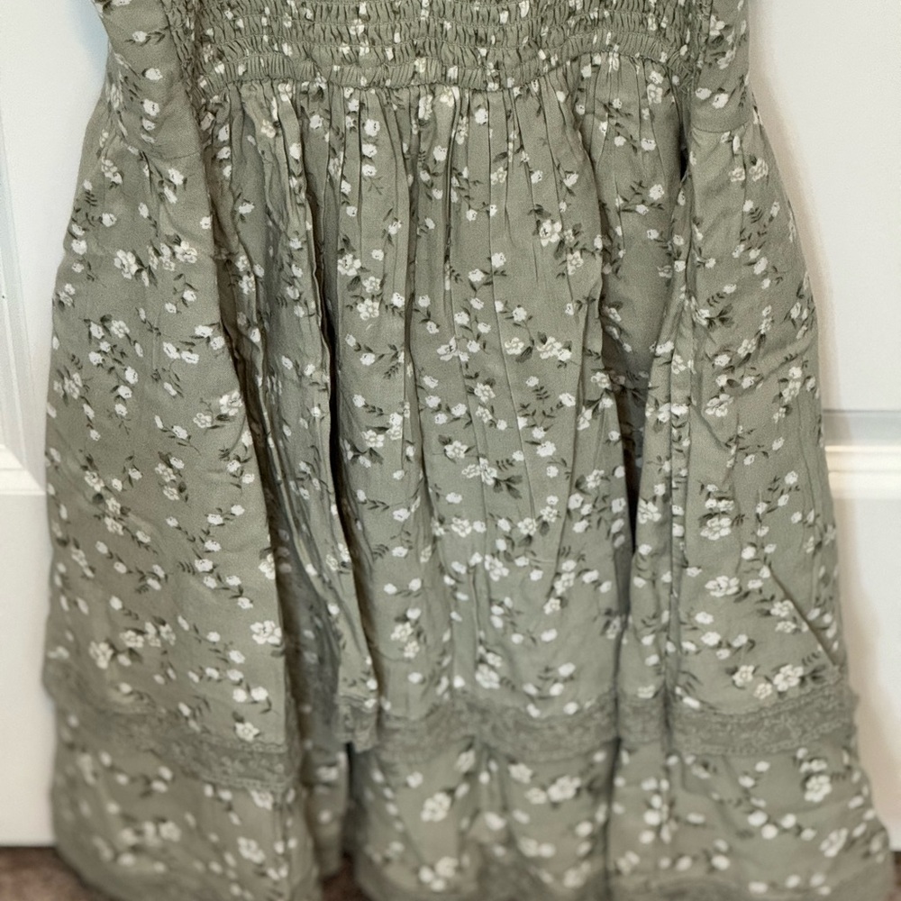NWT-Hollister Green Mini Sundress With Embellished Flowers, Womens (XS) Clothing - Picture 12 of 13